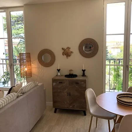 Grand Studio 3 Personnes A Deux Pas Du Centre Et Lägenhet *